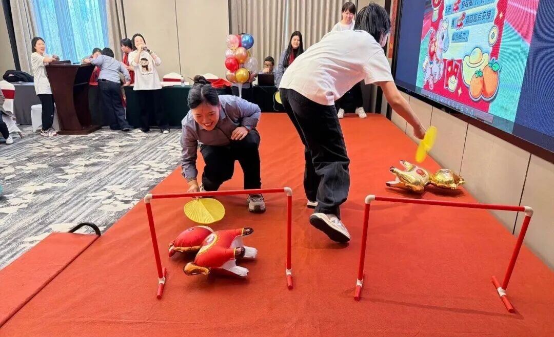 Unleashing the Energy Dynamic Team Games at the Annual Gala of Datang Unleashing the Energy Dynamic Team Games at the Annual Gala of Datang