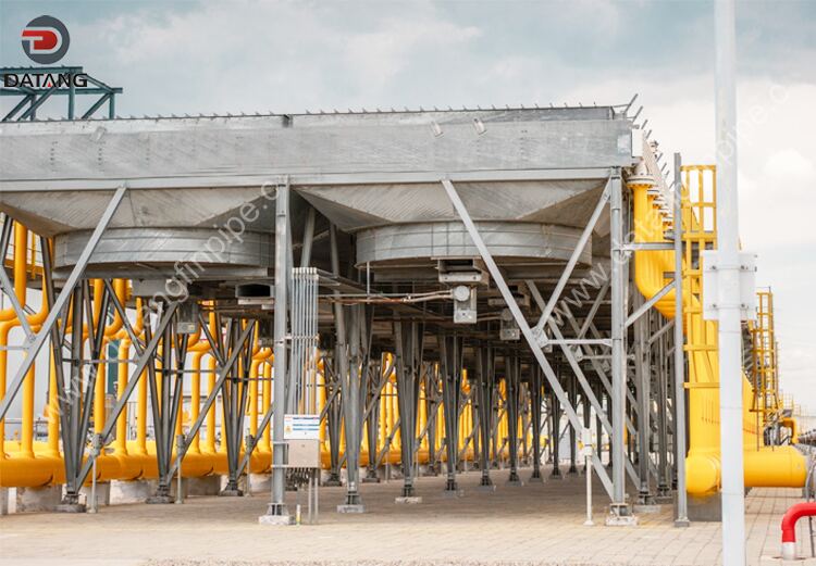 Fin fan cooler installed in an oil and gas processing facility